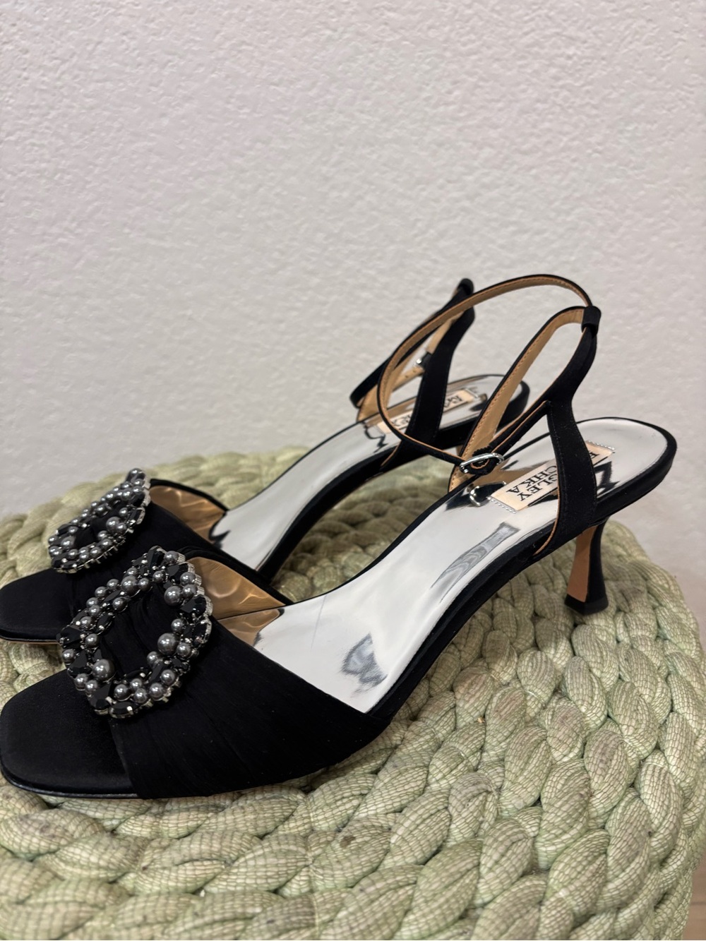NEW Badgley Mischka Nimah Black Jeweled Ankle Strap Heel Sandals Size 10